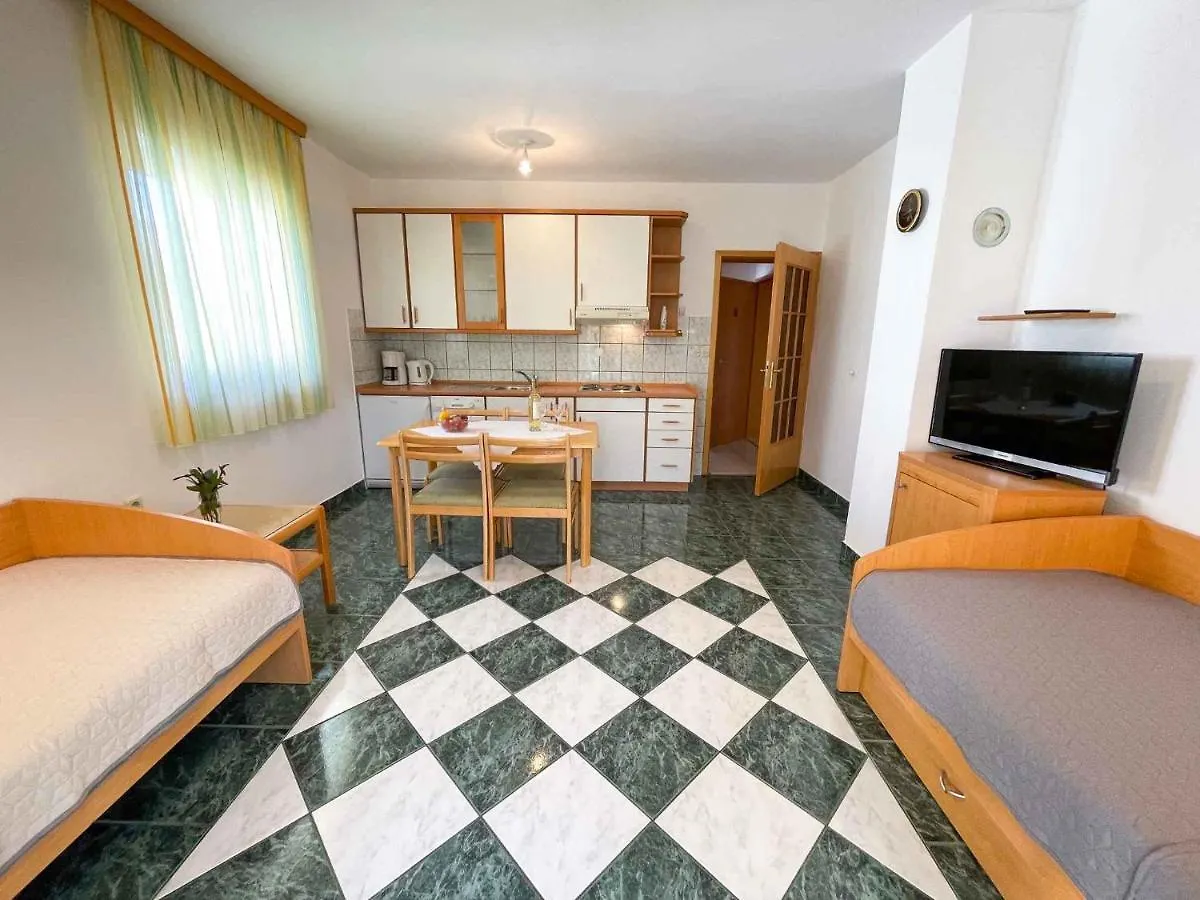 Apartments In Jadranovo 42067