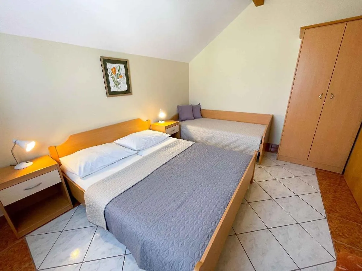 Apartments In Jadranovo 42067