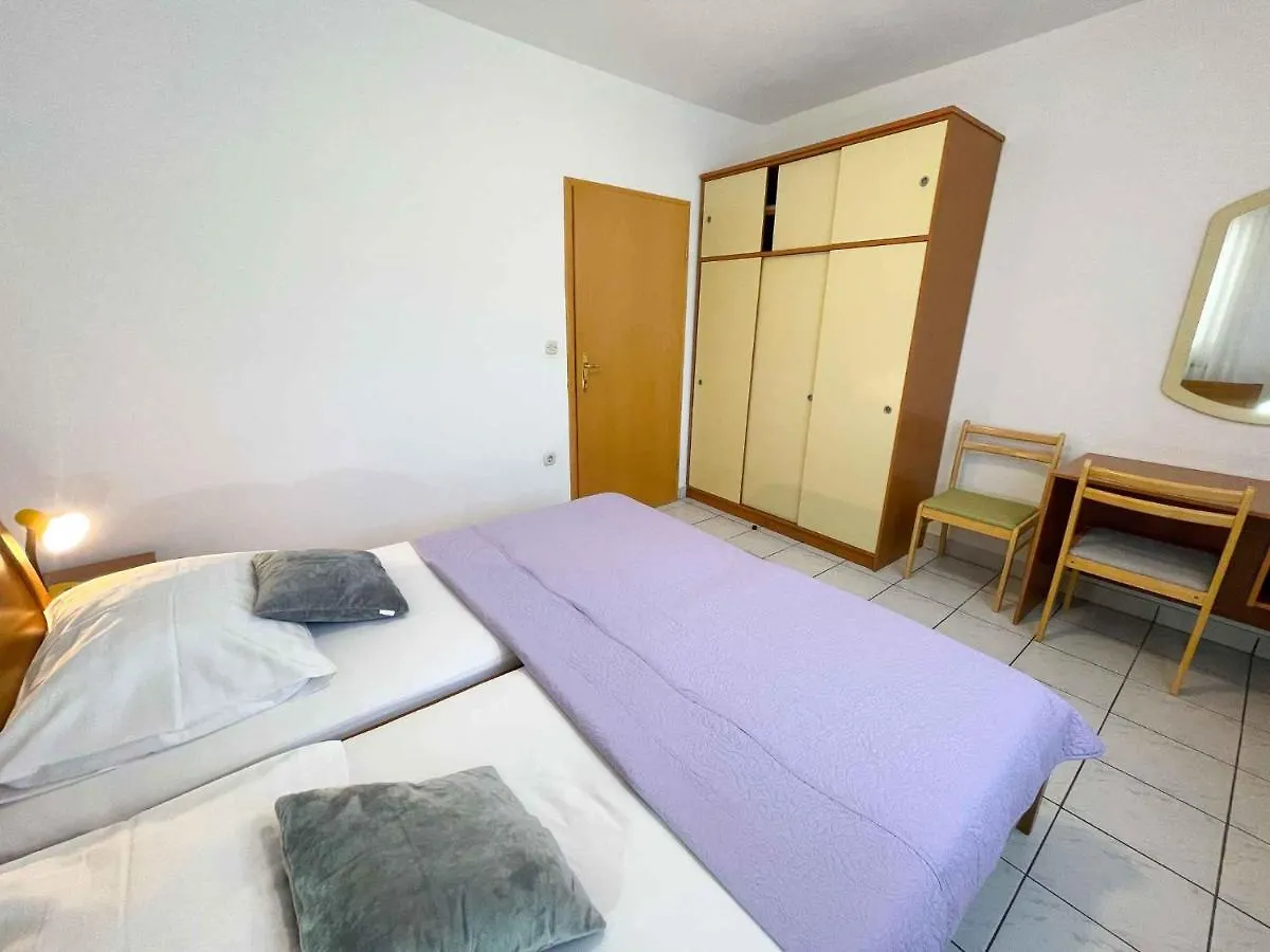 Apartments In Jadranovo 42067