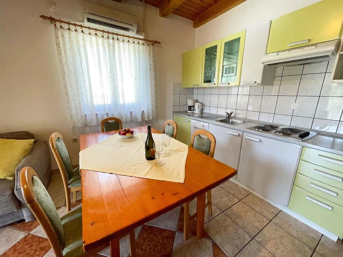 Apartments In Jadranovo 42067