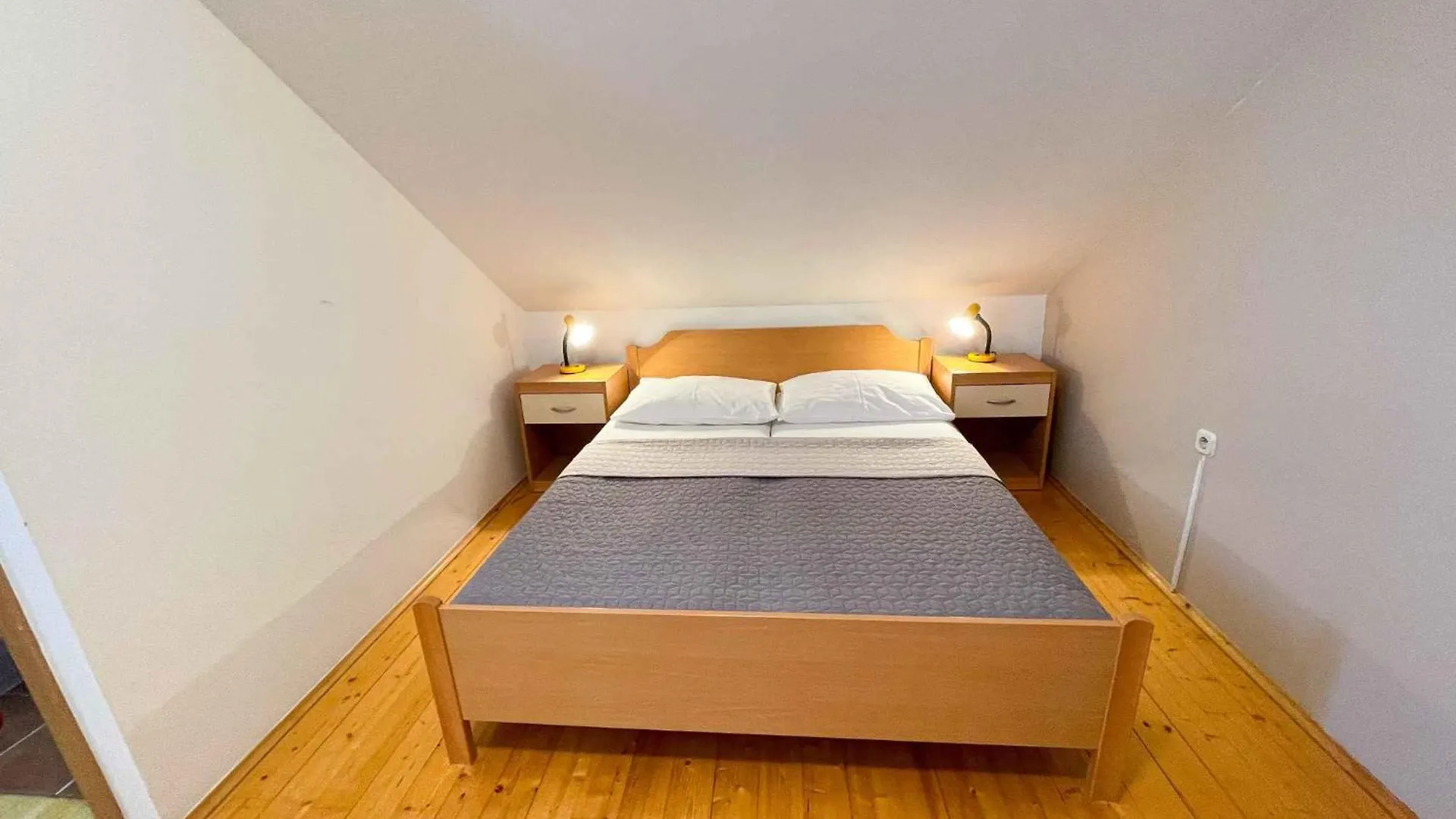 Apartments In Jadranovo 42067