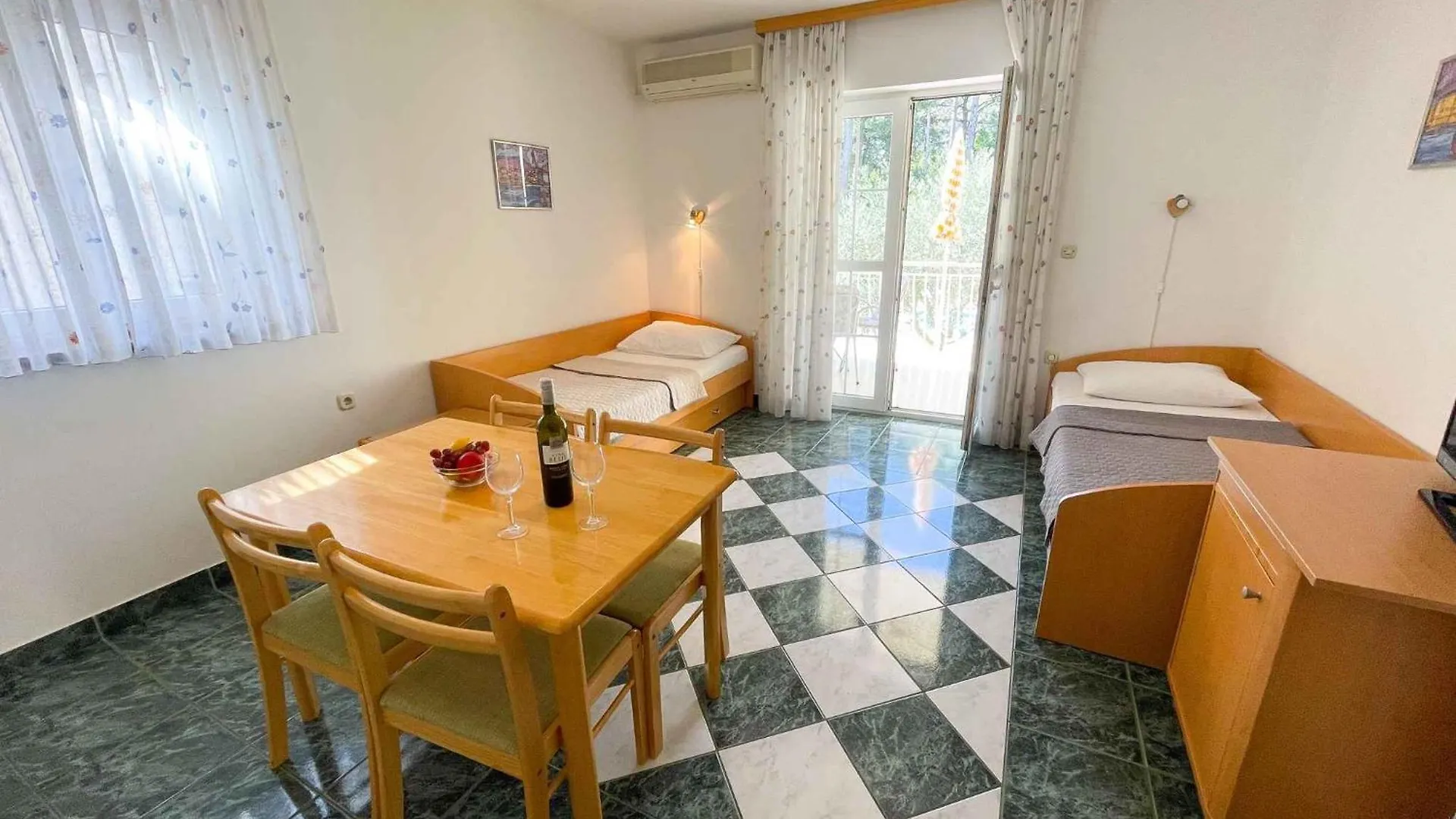 Apartments In Jadranovo 42067